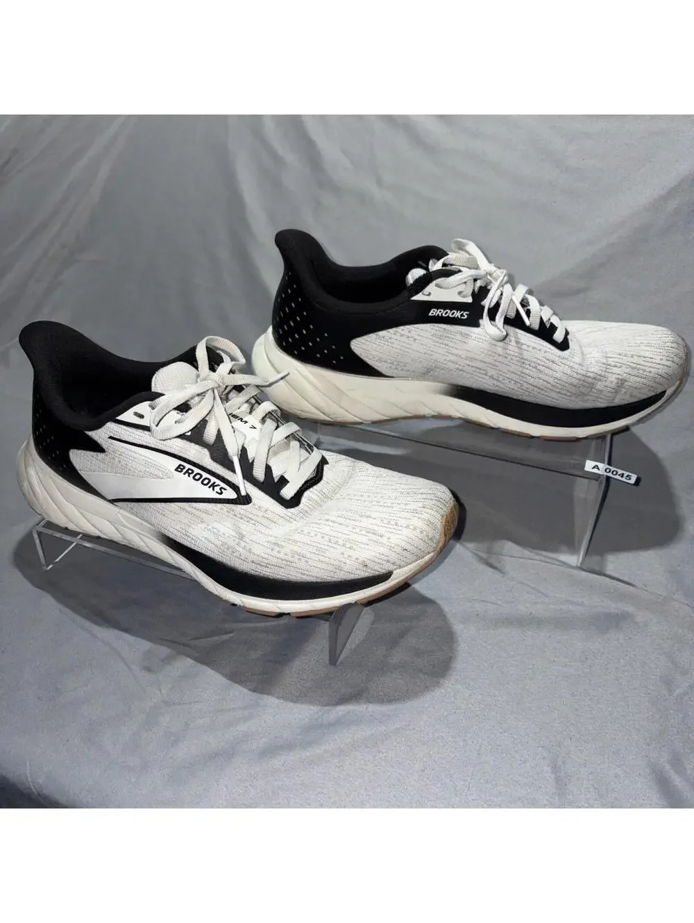 Brooks Anthem 7 Sneaker Men's Size 8.5B 8.5 B White Black Running Shoes